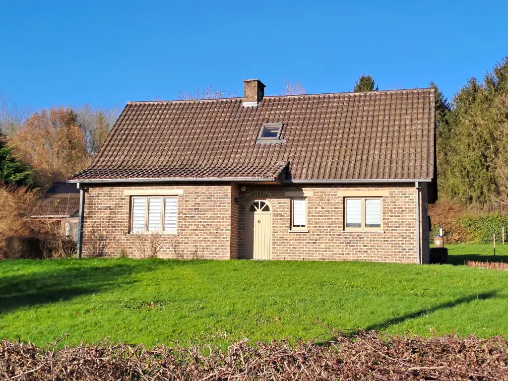 A Vendre - VEZIN (Andenne) Maison, entrepôt et boxs pour chevaux