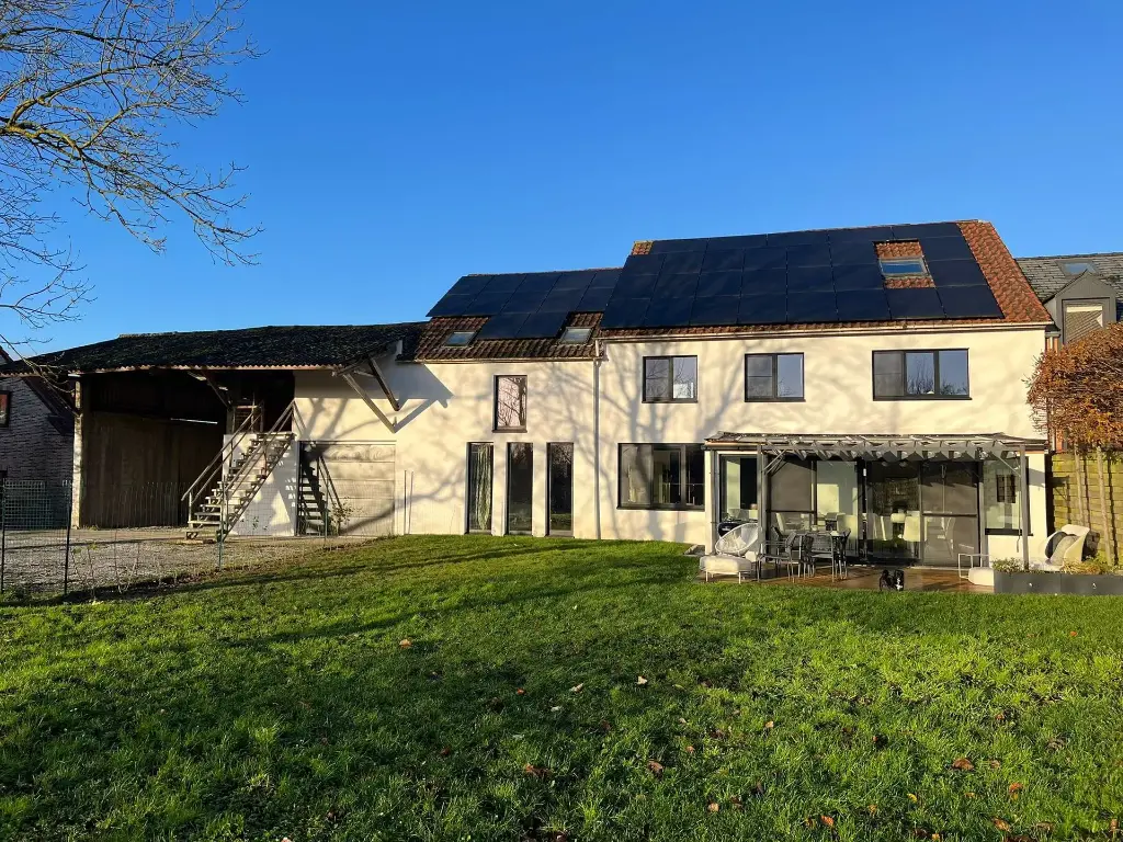 A vendre -      LONGUEVILLE    (Chaumont-Gistoux) - Superbe maison avec hangar et appartement séparé